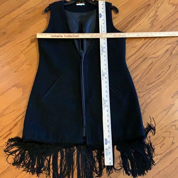 Carson medium 100% wool black vest with fringed bottom - Picture 7 of 7